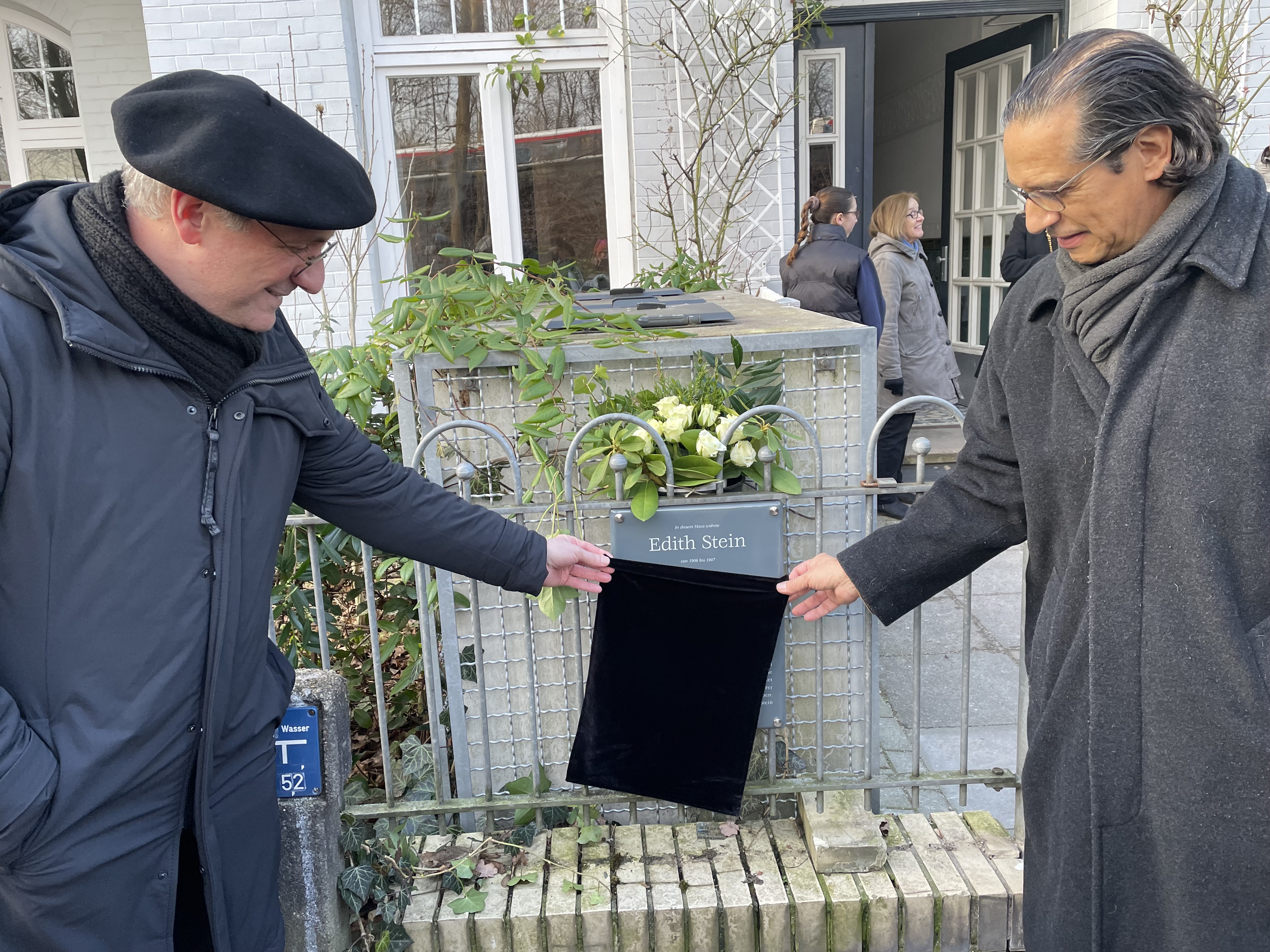 »Edith Stein«, Erzbischof Stefan Heße mit Heinz Gordon, Großneffe von Edith Stein