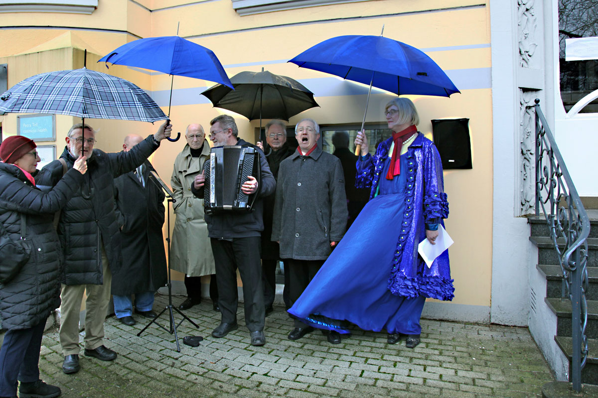 Paul Abraham: Operntenor Frieder Stricker, Emmi alias Christoph Dompke